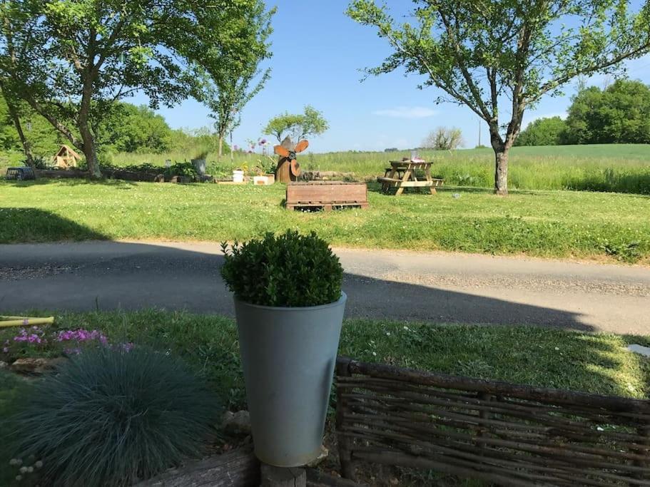 « Le Vieux Hangar » Gite A La Ferme Truffe ภายนอก รูปภาพ
